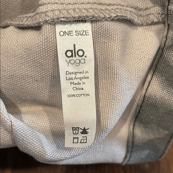 COPY - ALO Yoga Gray Tote Bag - Picture 4 of 11